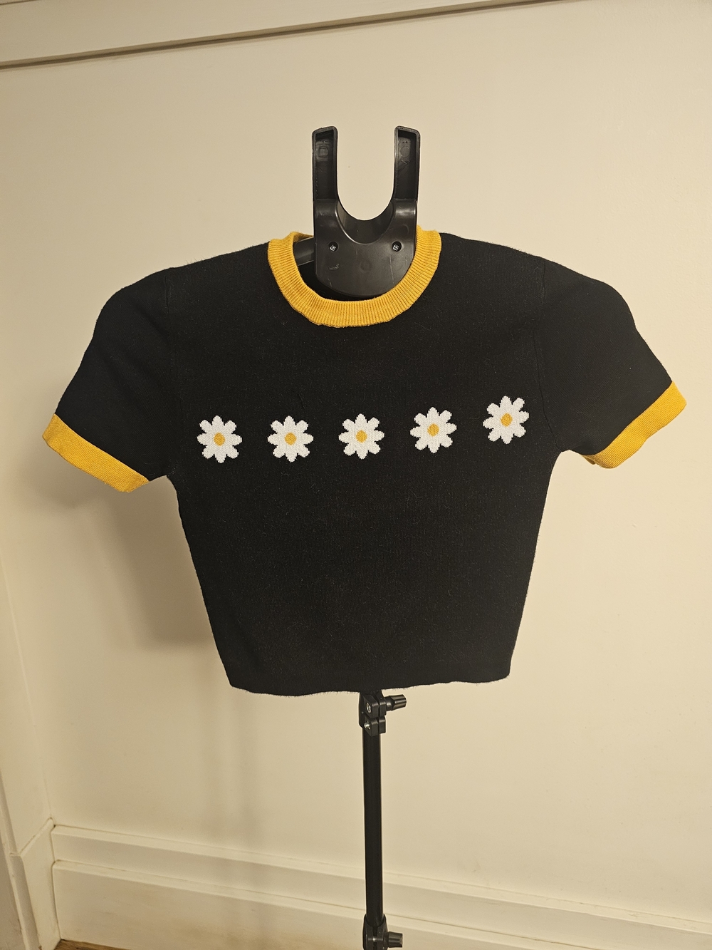 Forever 21 Black Tee with Yellow Trim & White Daisy Row